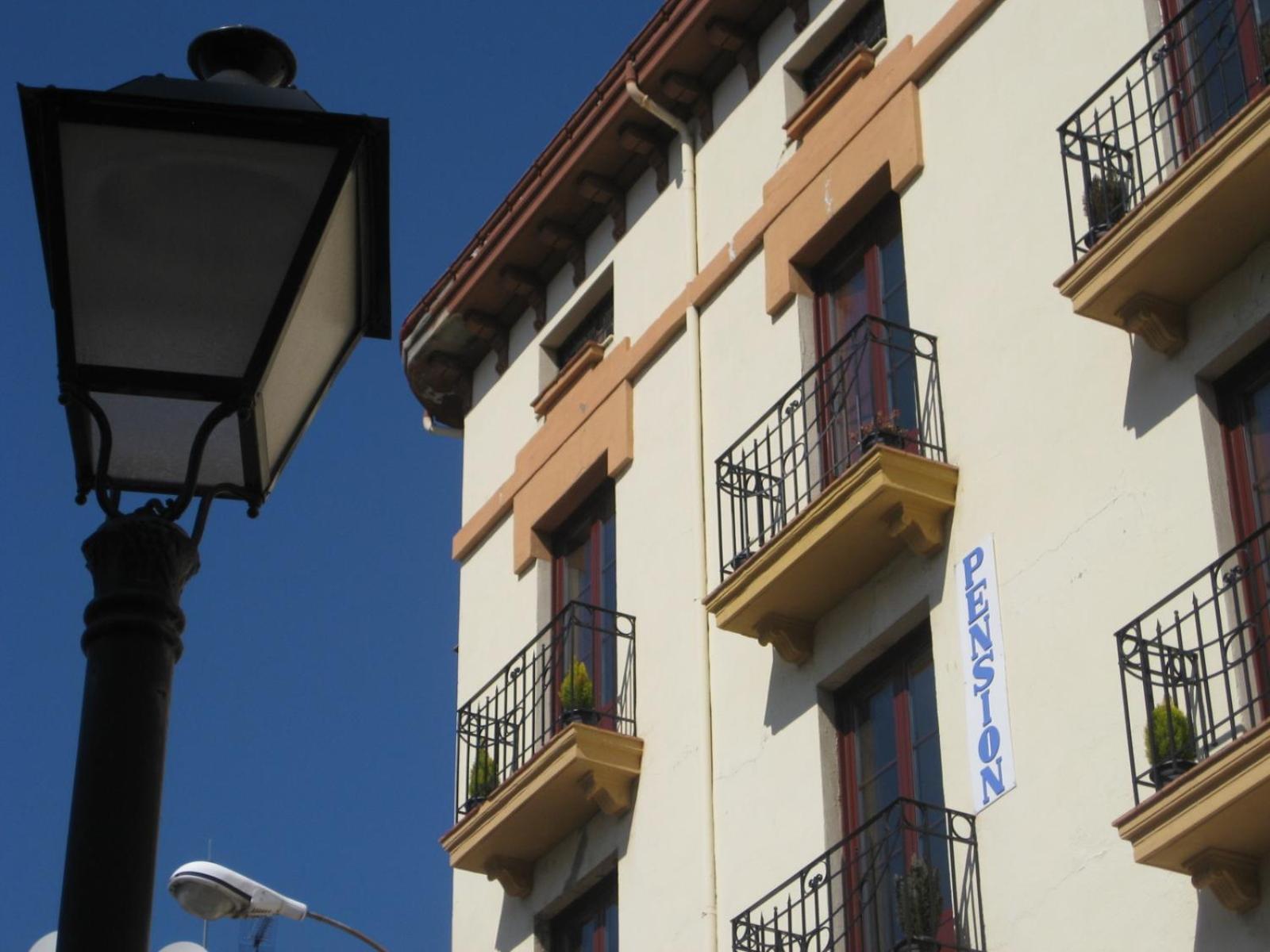 Pension Sandoval León Exterior foto