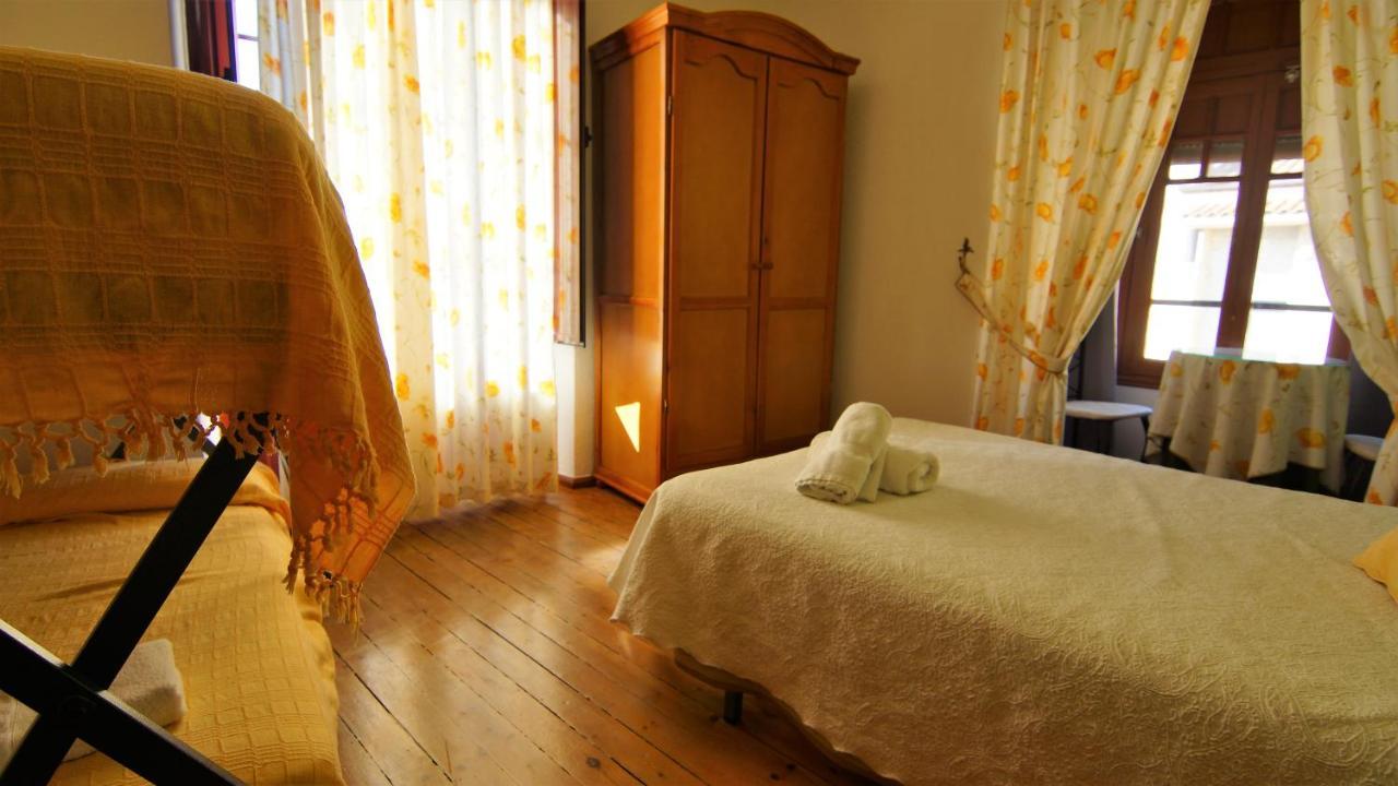 Pension Sandoval León Exterior foto