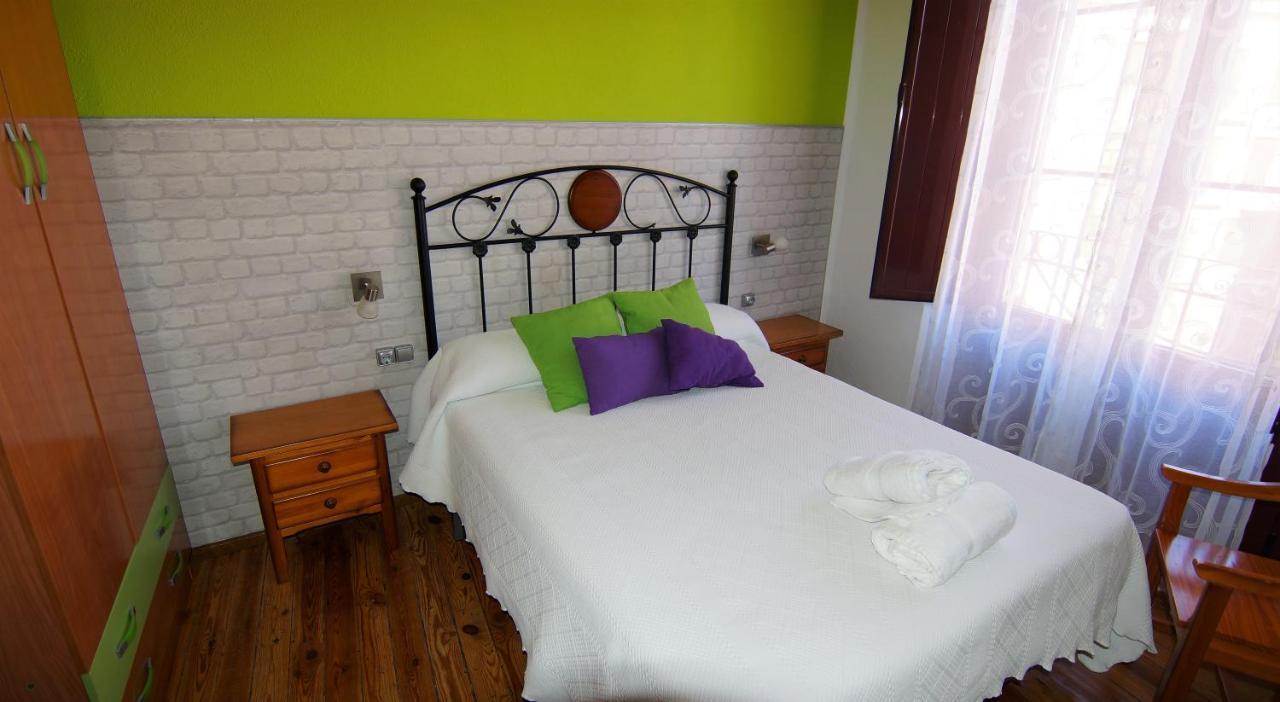 Pension Sandoval León Exterior foto
