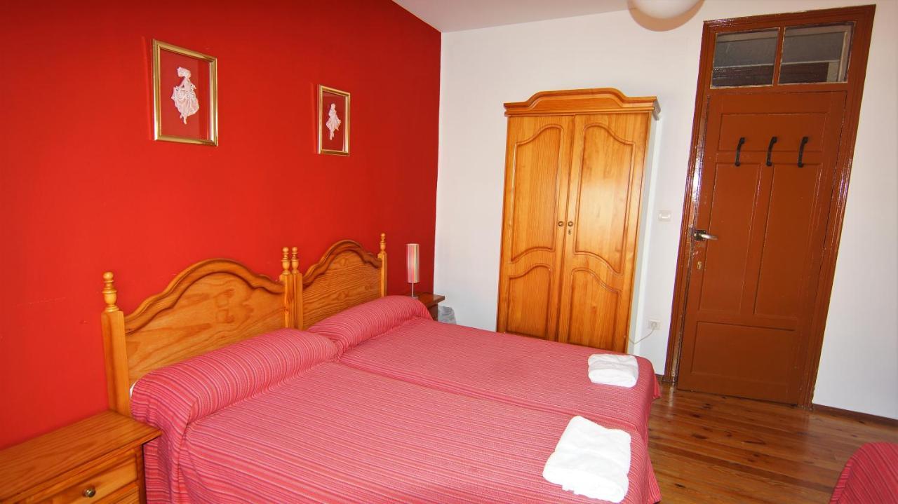 Pension Sandoval León Exterior foto