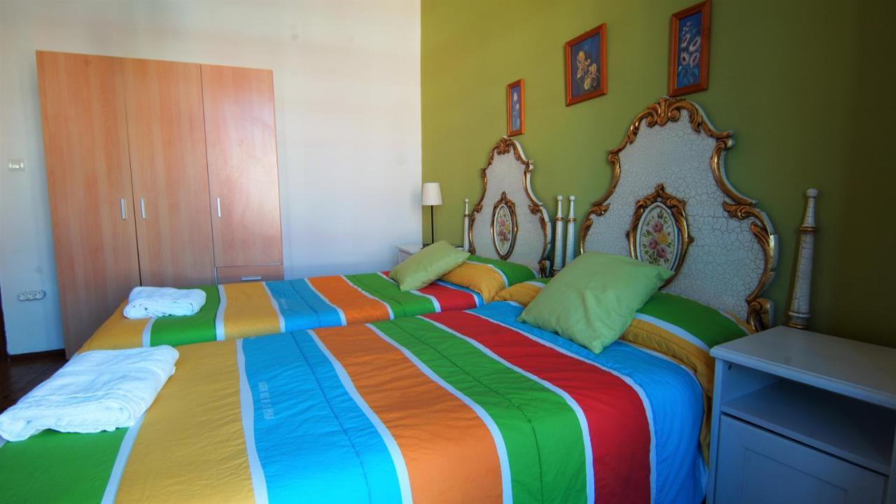 Pension Sandoval León Exterior foto