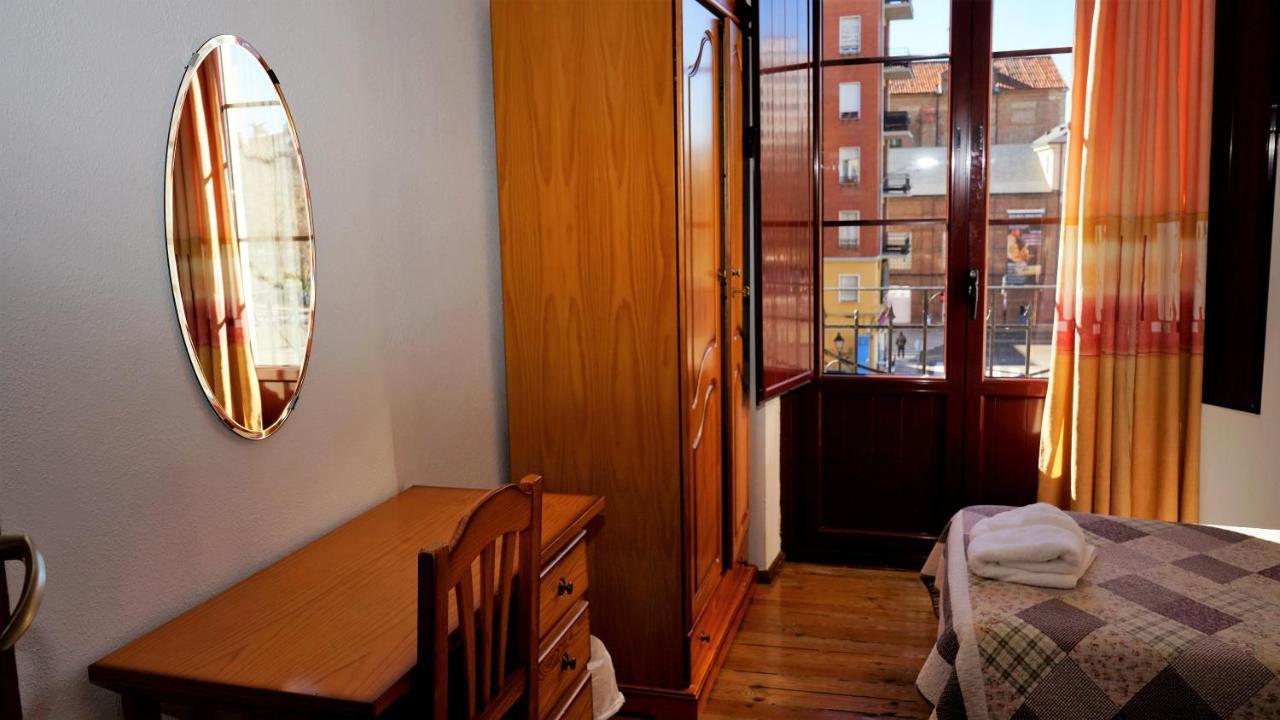 Pension Sandoval León Exterior foto