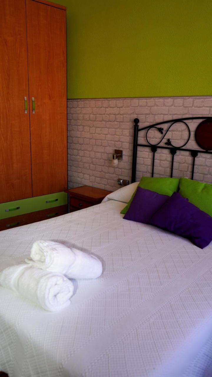 Pension Sandoval León Exterior foto
