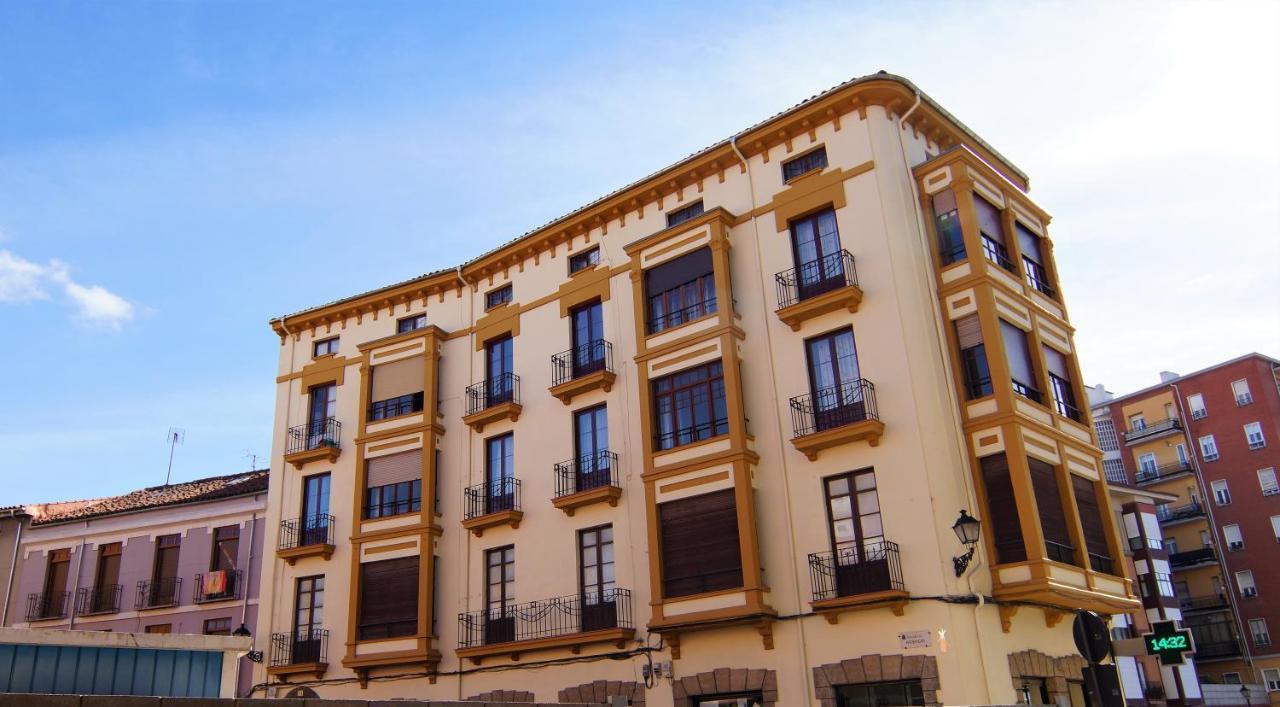 Pension Sandoval León Exterior foto
