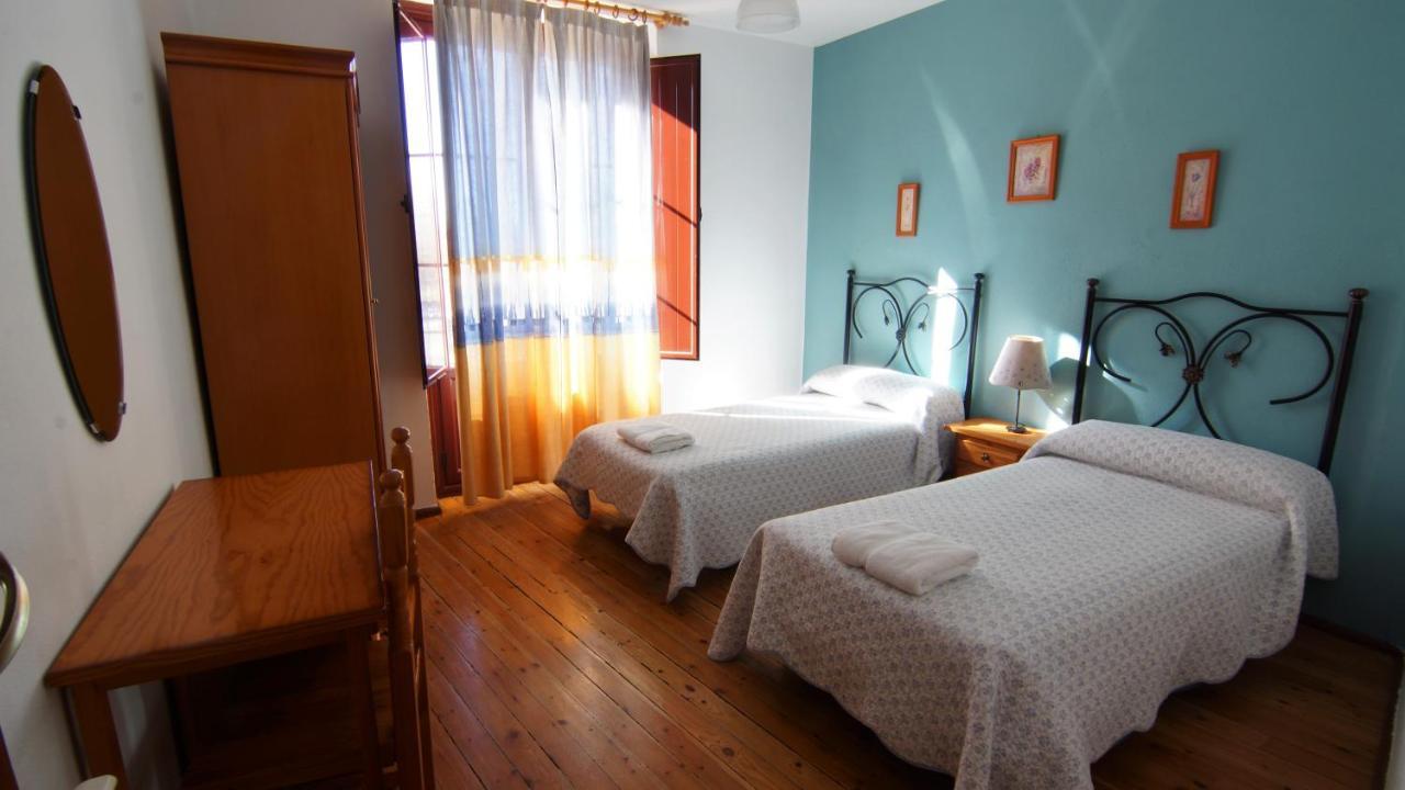 Pension Sandoval León Exterior foto