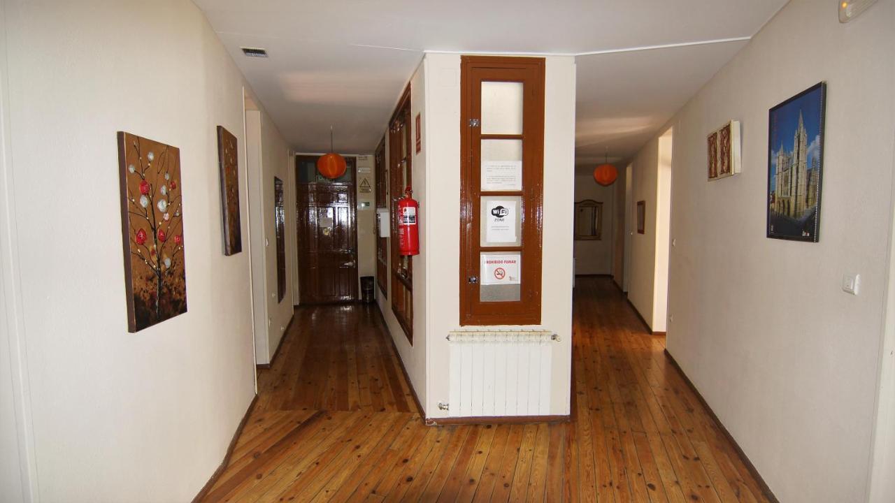 Pension Sandoval León Exterior foto