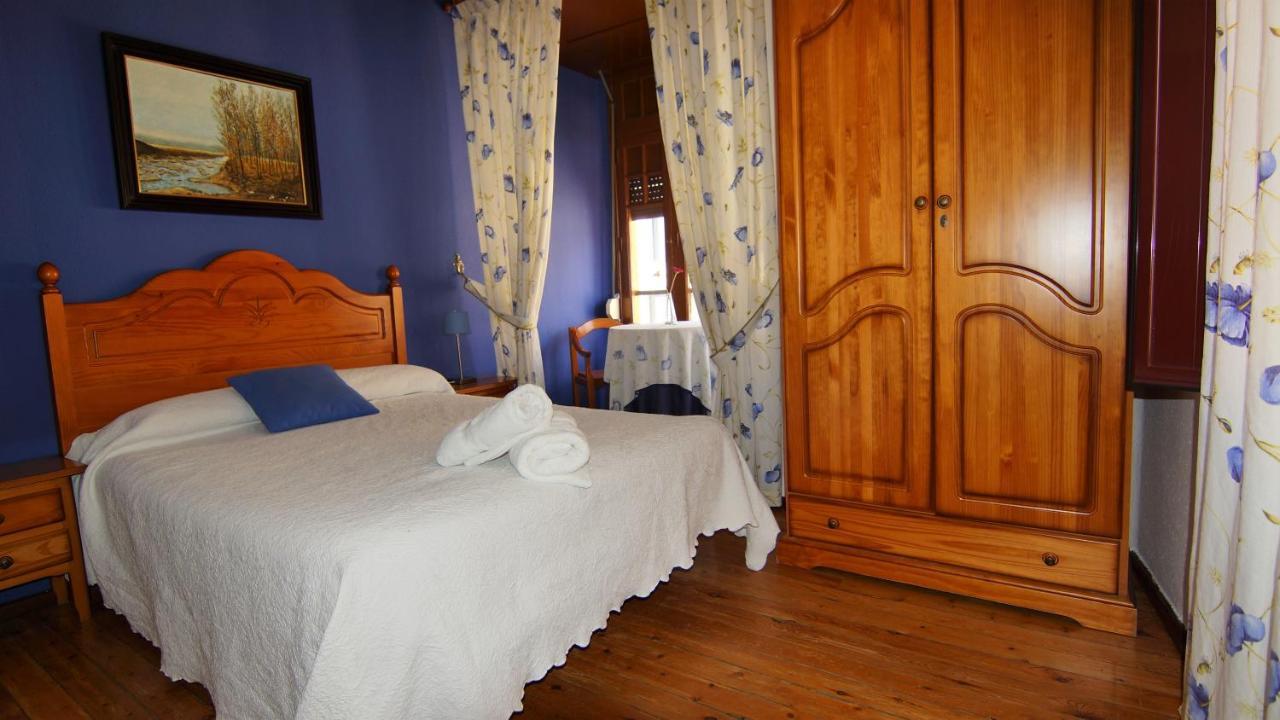 Pension Sandoval León Exterior foto